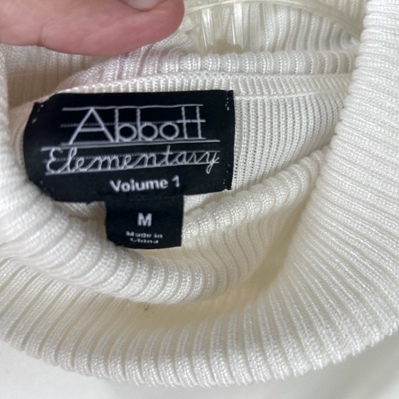 J C Penney Abbott Elementary White Cream Soft Turtleneck Sweater Size Medium NWT - Picture 7 of 9